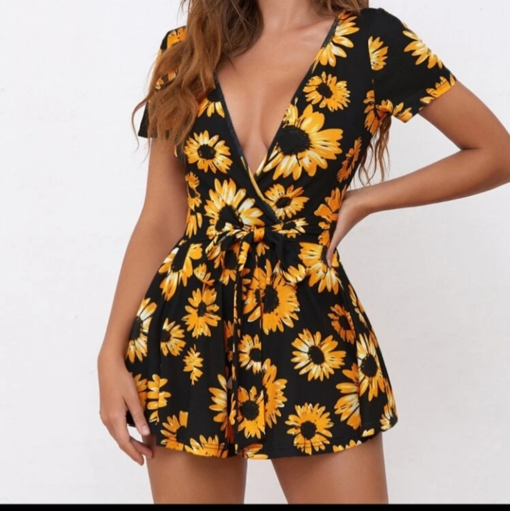 This is a beautiful romper from Shein, it has beautiful sunflower prints.